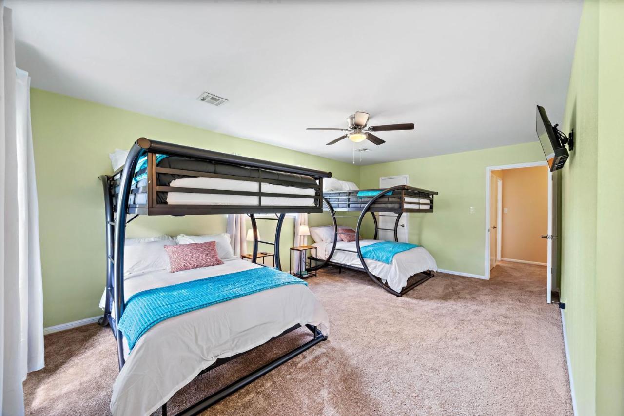 Pool Oasis Games Wifi Bbq Yard Sleep 16 Villa Houston Luaran gambar